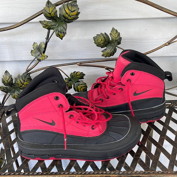 Nike ACG Shoes | Nike ACG Woodside 2 Chukka Boots. Redblack. Size 5.5 Youth. Vguc | Color: Black/Red | Size: 5.5b | Brittbusher's Closet